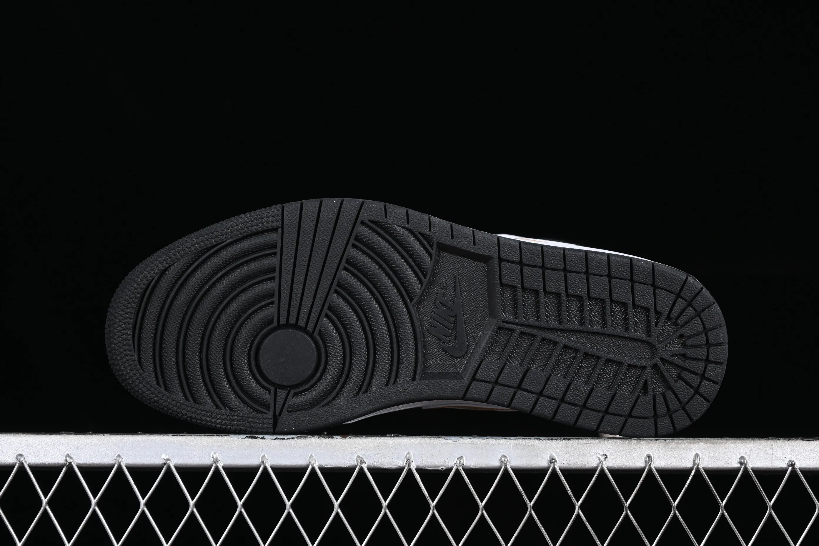 All categories Air Jordan Jordan series basketball shoes Air Jordan 1 Mid Air Jordan 1 Mid SE AJ1 Joe 1 small black gold patent leather mid-top basketball shoes 852542-007